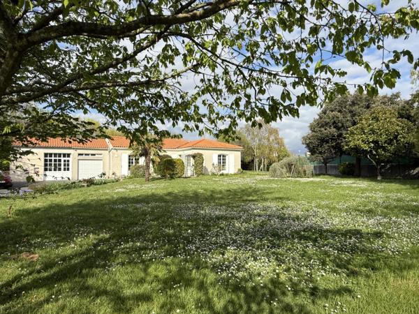 Salles-sur-Mer (17220) Maison de plain-pied 3 chambres avec terrain de 3 600 m² à Salles-sur-Mer