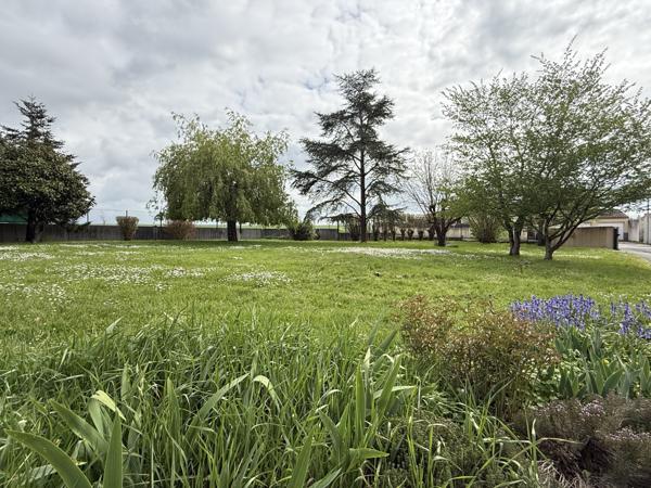 Salles-sur-Mer (17220) Maison de plain-pied 3 chambres avec terrain de 3 600 m² à Salles-sur-Mer
