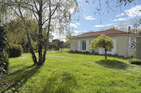 Salles-sur-Mer (17220) Maison de plain-pied 3 chambres avec terrain de 3 600 m² à Salles-sur-Mer