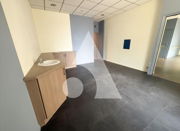 Local commercial 4 pièces 105.93 m2