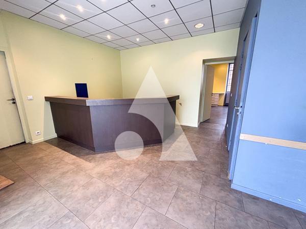 Local commercial 4 pièces 105.93 m2