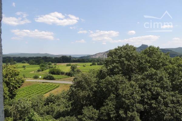 SAINT-ALBAN-AURIOLLES à 10 mn de Ruoms et 20 mn de Vallon-Pont-d'Arc.