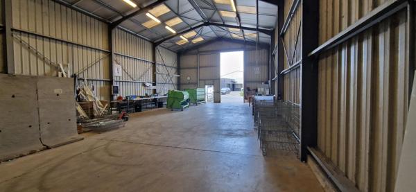 Local D’activité 250m² – St christophe du bois