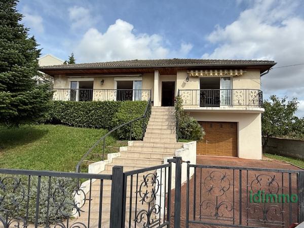 Maison de 259m2 sur 2 niveaux avec 640m2 terrain  Vénissieux (69200)