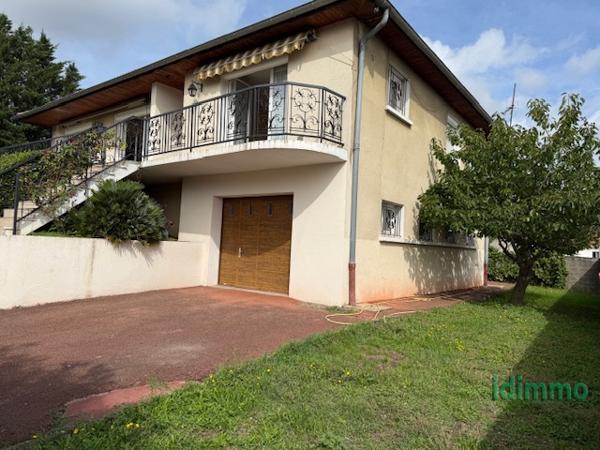 Maison de 259m2 sur 2 niveaux avec 640m2 terrain  Vénissieux (69200)