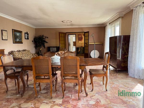 Maison de 259m2 sur 2 niveaux avec 640m2 terrain  Vénissieux (69200)