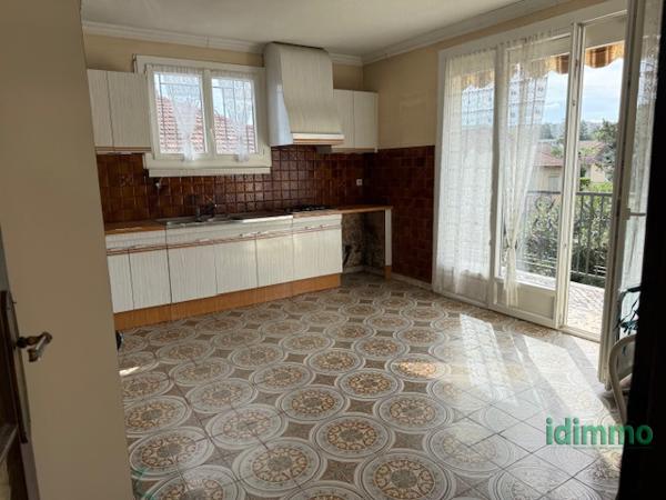 Maison de 259m2 sur 2 niveaux avec 640m2 terrain  Vénissieux (69200)