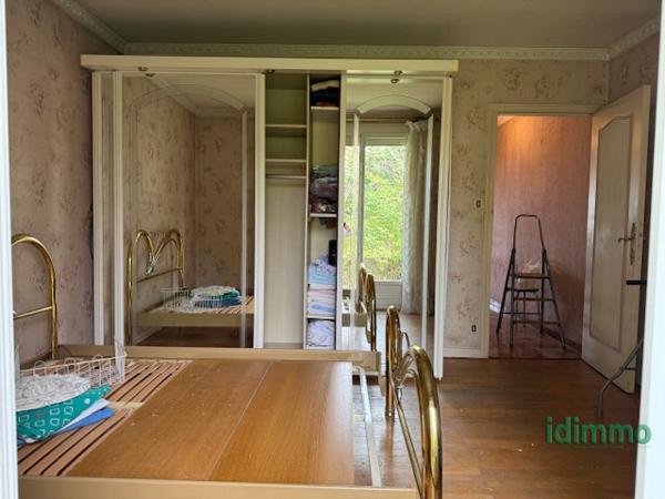 Maison de 259m2 sur 2 niveaux avec 640m2 terrain  Vénissieux (69200)