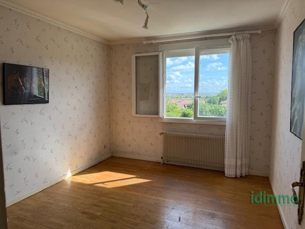 Maison de 259m2 sur 2 niveaux avec 640m2 terrain  Vénissieux (69200)