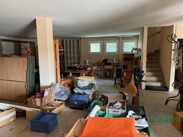 Maison de 259m2 sur 2 niveaux avec 640m2 terrain  Vénissieux (69200)