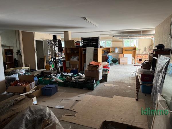Maison de 259m2 sur 2 niveaux avec 640m2 terrain  Vénissieux (69200)