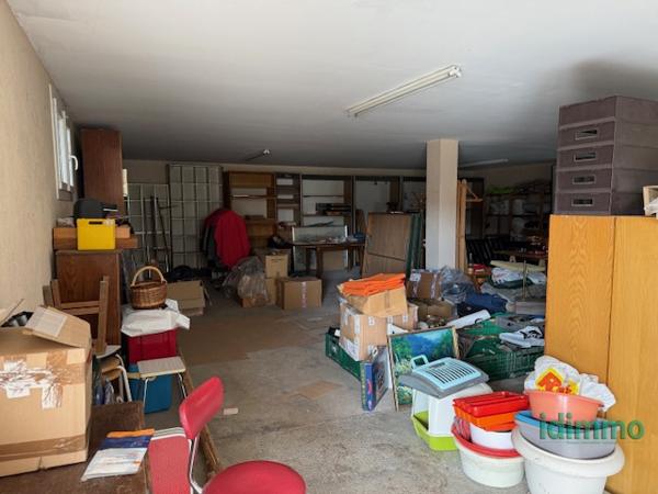 Maison de 259m2 sur 2 niveaux avec 640m2 terrain  Vénissieux (69200)