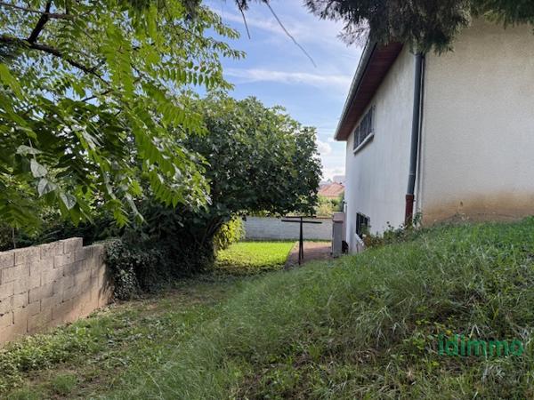 Maison de 259m2 sur 2 niveaux avec 640m2 terrain  Vénissieux (69200)
