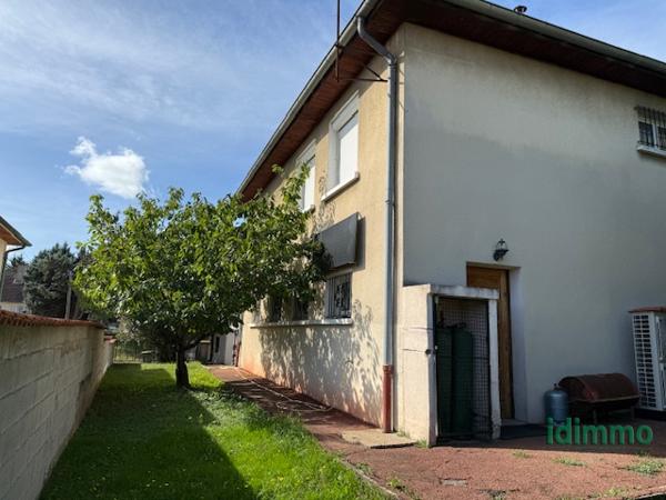 Maison de 259m2 sur 2 niveaux avec 640m2 terrain  Vénissieux (69200)