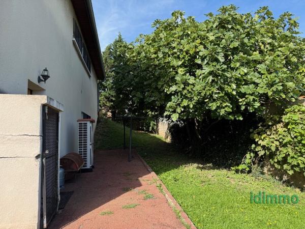 Maison de 259m2 sur 2 niveaux avec 640m2 terrain  Vénissieux (69200)