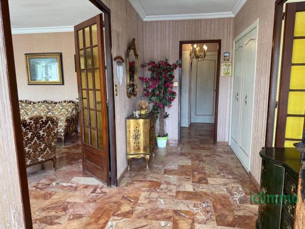 Maison de 259m2 sur 2 niveaux avec 640m2 terrain  Vénissieux (69200)