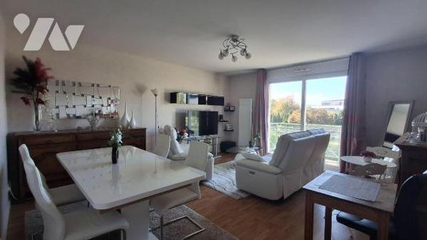 Appartement à Vendre à Argentan (61200) situé au premier étage d'une superficie de 70,98 m2 sit...