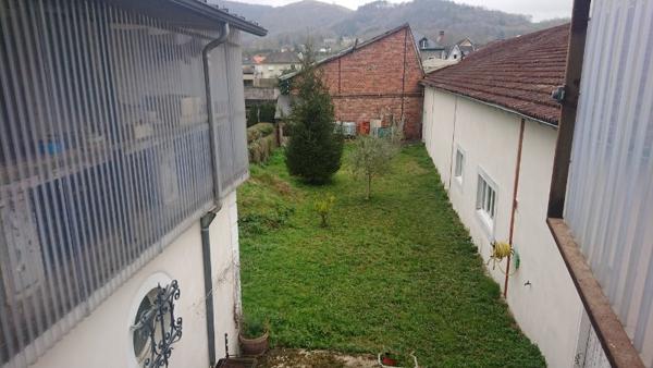 Maison à fort potentiel + hangar de 500m2 centre ville de MAULEON 