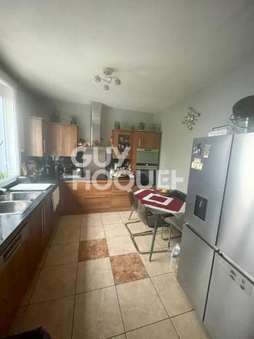 Maison familiale avec jardin et double garage - secteur calme et recherché