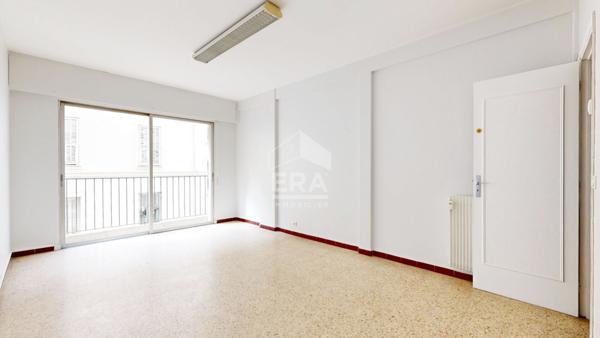 NICE - FLEURS / J. FRICERO : VASTE APPARTEMENT DE 105M²