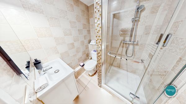 Maison 8 pièces divisée en 5 logements indépendants