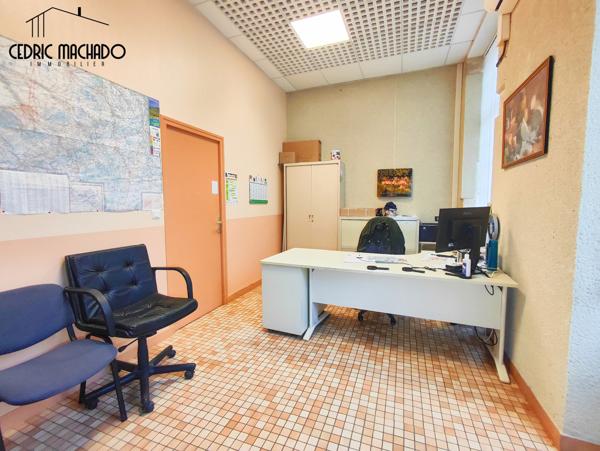 Darcey (21150) Château de 623 m² au cœur de la Côte-d’Or, au sein d’un parc arboré de 2,5 hectares. Actuellement aménagé en b