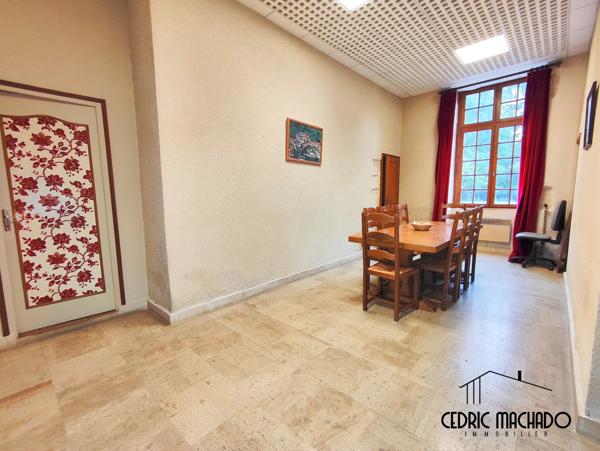 Darcey (21150) Château de 623 m² au cœur de la Côte-d’Or, au sein d’un parc arboré de 2,5 hectares. Actuellement aménagé en b