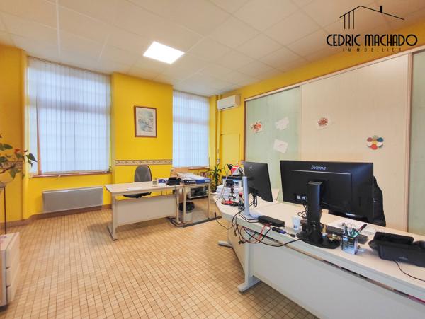 Darcey (21150) Château de 623 m² au cœur de la Côte-d’Or, au sein d’un parc arboré de 2,5 hectares. Actuellement aménagé en b