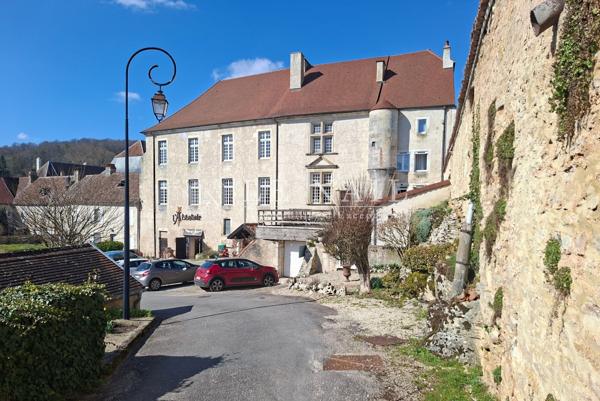 Ancienne abbatiale avec potentiel d'exploitation immédiat au coeur de la Champagne historique