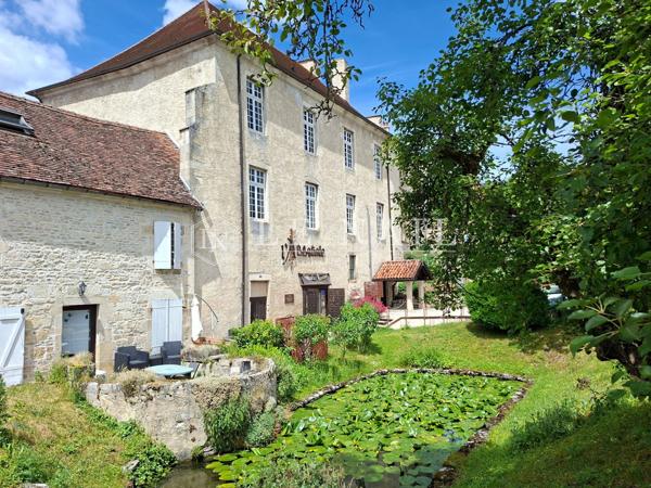 Ancienne abbatiale avec potentiel d'exploitation immédiat au coeur de la Champagne historique