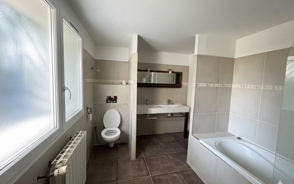 Maison à vendre    5 pièces •  Nîmes