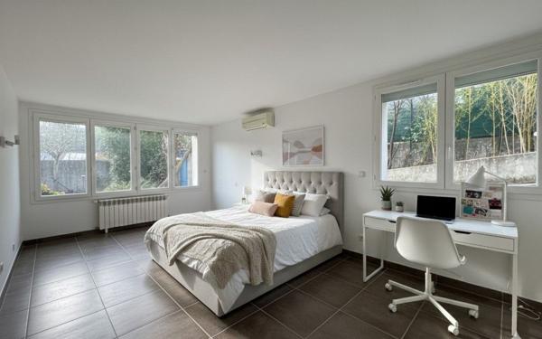 Maison à vendre    5 pièces •  Nîmes