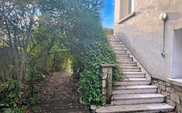 Maison à vendre    5 pièces •  Nîmes