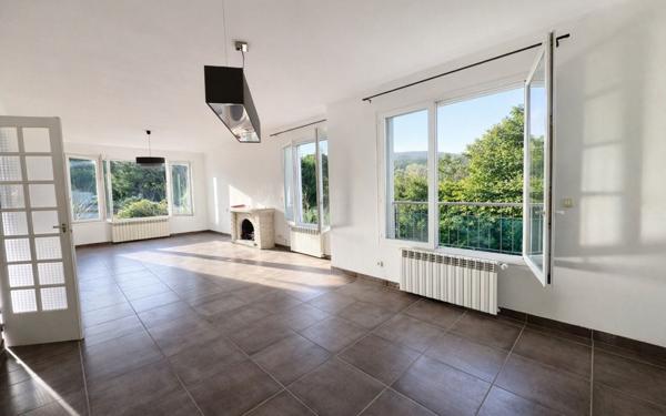 Maison à vendre    5 pièces •  Nîmes