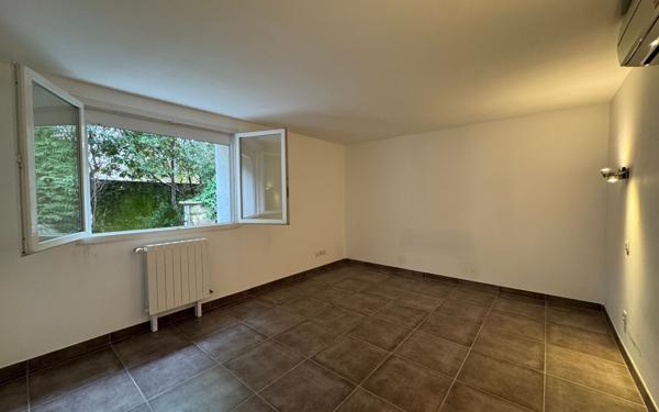 Maison à vendre    5 pièces •  Nîmes