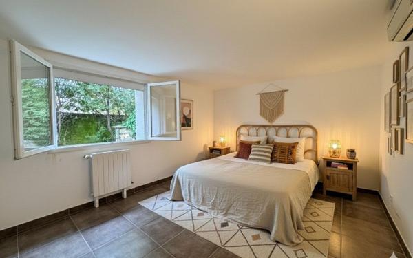 Maison à vendre    5 pièces •  Nîmes