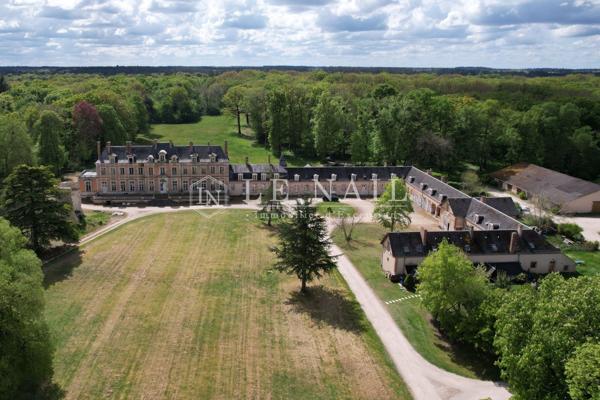 Exceptionnel domaine de plus de 350 hectares aux portes d’Orléans avec logements de rapport