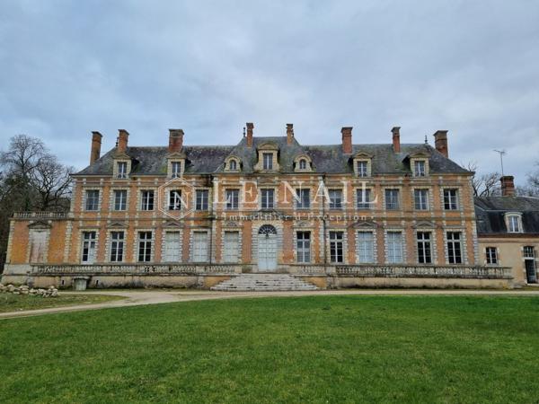 Exceptionnel domaine de plus de 350 hectares aux portes d’Orléans avec logements de rapport