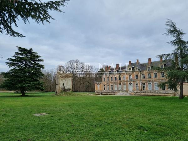 Exceptionnel domaine de plus de 350 hectares aux portes d’Orléans avec logements de rapport