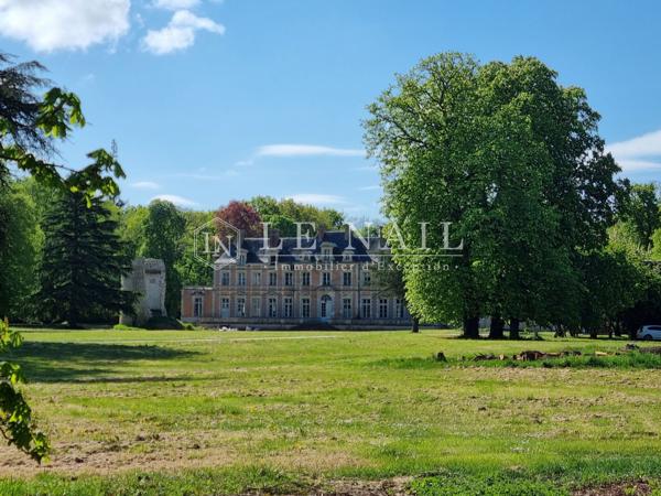 Exceptionnel domaine de plus de 350 hectares aux portes d’Orléans avec logements de rapport