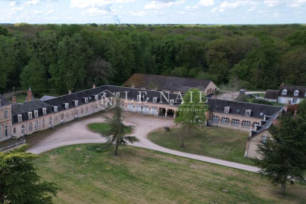 Exceptionnel domaine de plus de 350 hectares aux portes d’Orléans avec logements de rapport