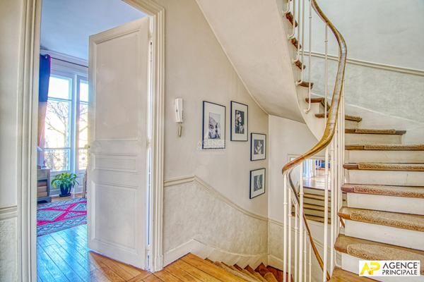 Versailles Proximité plateau Saint-Antoine - Maison 9 pièces 238 m² au sol sur parcelle de 450 m² environ avec terrasse, jardin et garage €1 745 000 ** - Référence 27198