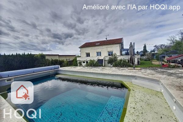 Chamagnieu : Vaste maison familiale de plus de 180 m² habitables et 400 m² au sol ; 4 chambres sur Chamagnieu sur terrain de 1868 m² avec piscine