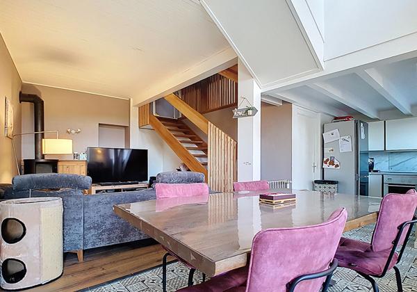 Maison mitoyenne à Bons en Chablais de 100 m2, Proche Leman Express et écoles , deux chambres plus mezzanine.