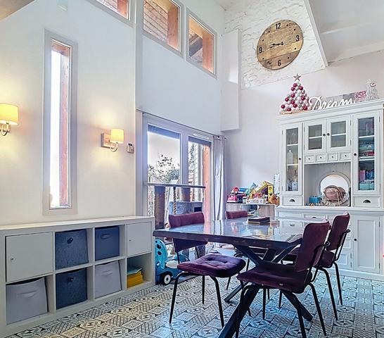 Maison mitoyenne à Bons en Chablais de 100 m2, Proche Leman Express et écoles , deux chambres plus mezzanine.