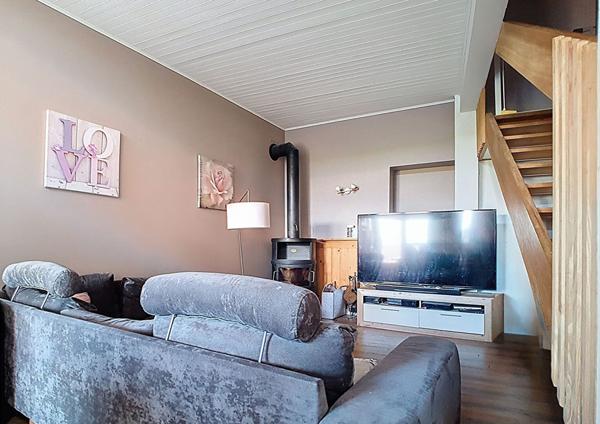 Maison mitoyenne à Bons en Chablais de 100 m2, Proche Leman Express et écoles , deux chambres plus mezzanine.