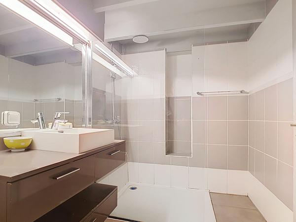 Maison mitoyenne à Bons en Chablais de 100 m2, Proche Leman Express et écoles , deux chambres plus mezzanine.