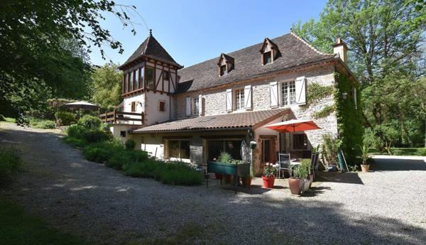 Propriété 10 pièces, 5 chambres, piscine, 1.9 hectare