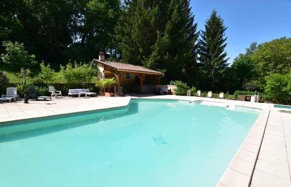 Propriété 10 pièces, 5 chambres, piscine, 1.9 hectare