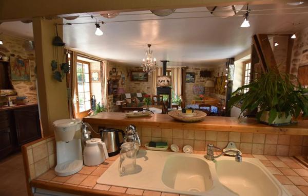 Propriété 10 pièces, 5 chambres, piscine, 1.9 hectare